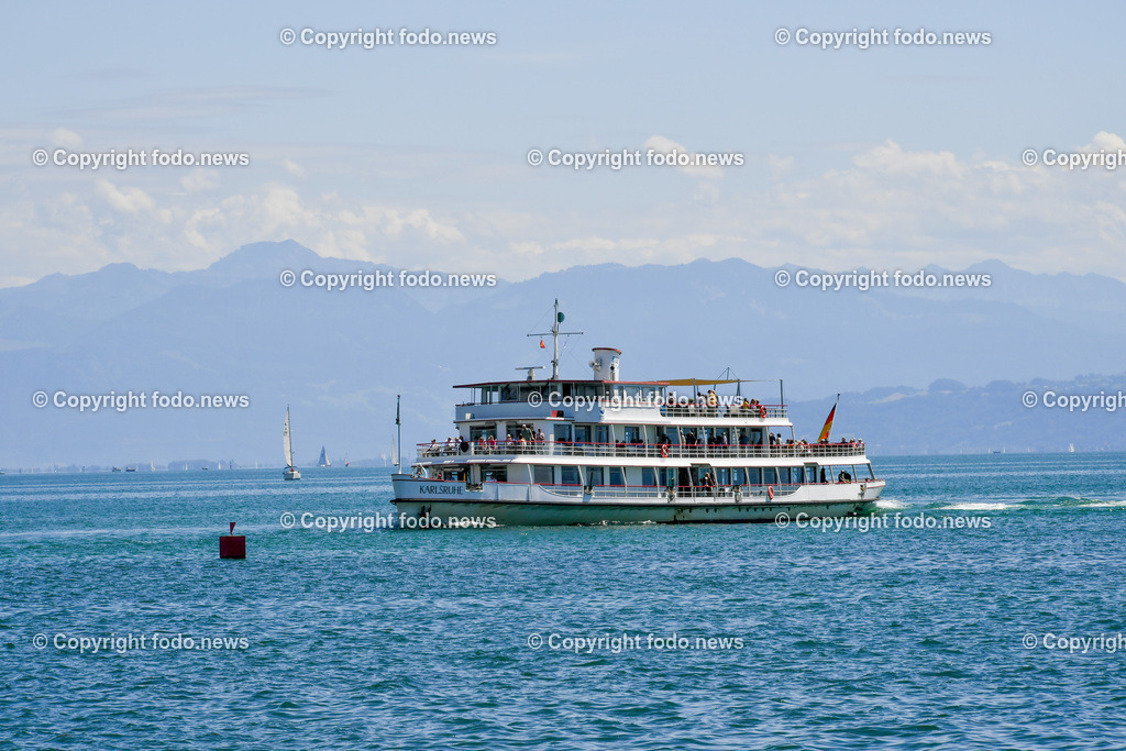 Deutschland_ Baden-Wuerttemberg_ Friedrichshafen am Bodensee_ 19.07.2025-11 | 19.07.2025, Deutschland, GER, Baden Wuerttemberg, Friedrichshafen am Bodensee, im Bild Themenbild, Schiff, Passagierschiff, Transport, Wasser, See, Menschen, Touristen, Ueberfahrt, Urlaub, Sommer, Sonne, Symbolbild, Feature