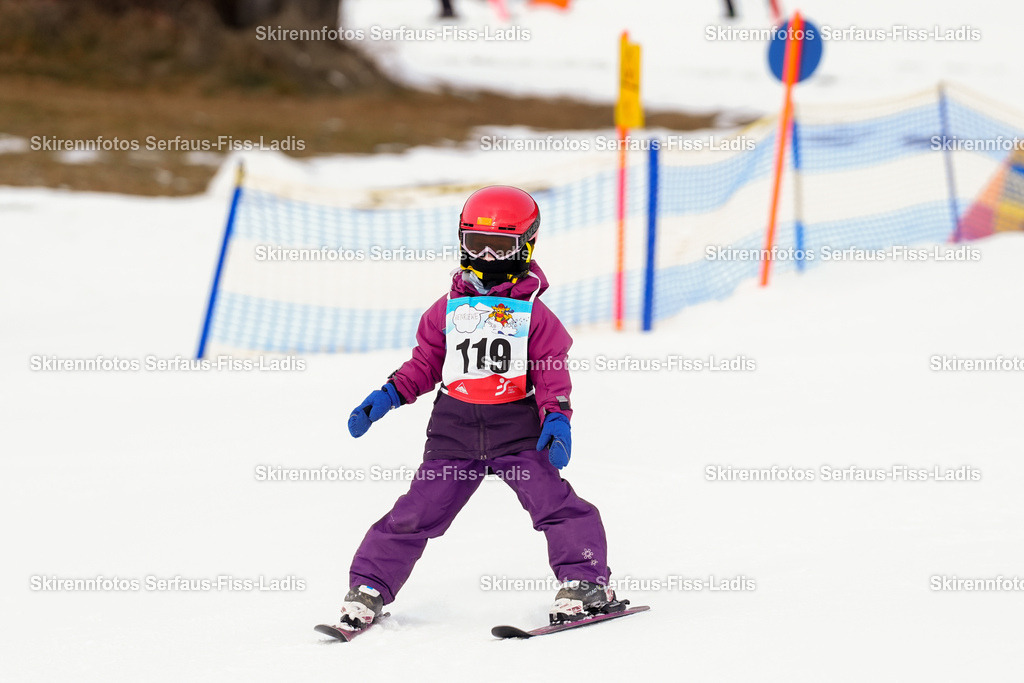 SRF_02.01.2026_0055 | Skirennfotos,Serfaus,Fiss,Ladis,Kinderskirennen,Winter,Tirol,Oberland,skirace,SFL,feelfree,weil wir's genießen,ski,Ski,skifahren,Sonnenplateau, - Realisiert mit Pictrs.com