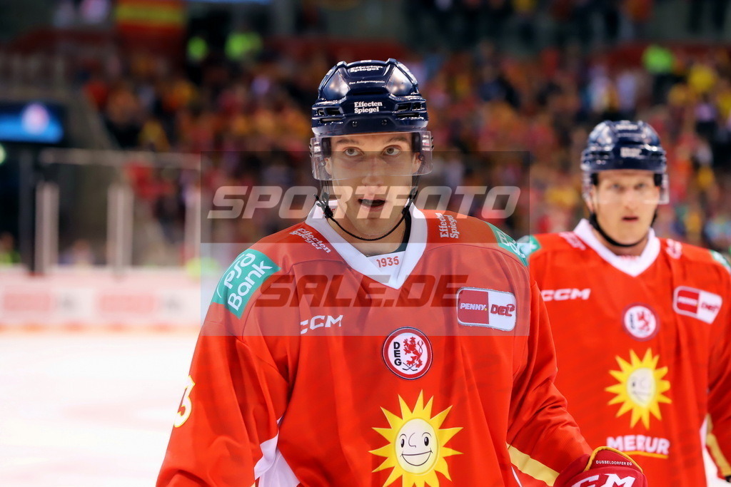 Alec McCrea - DEG | Alec McCrea - DEG - Realisiert mit Pictrs.com