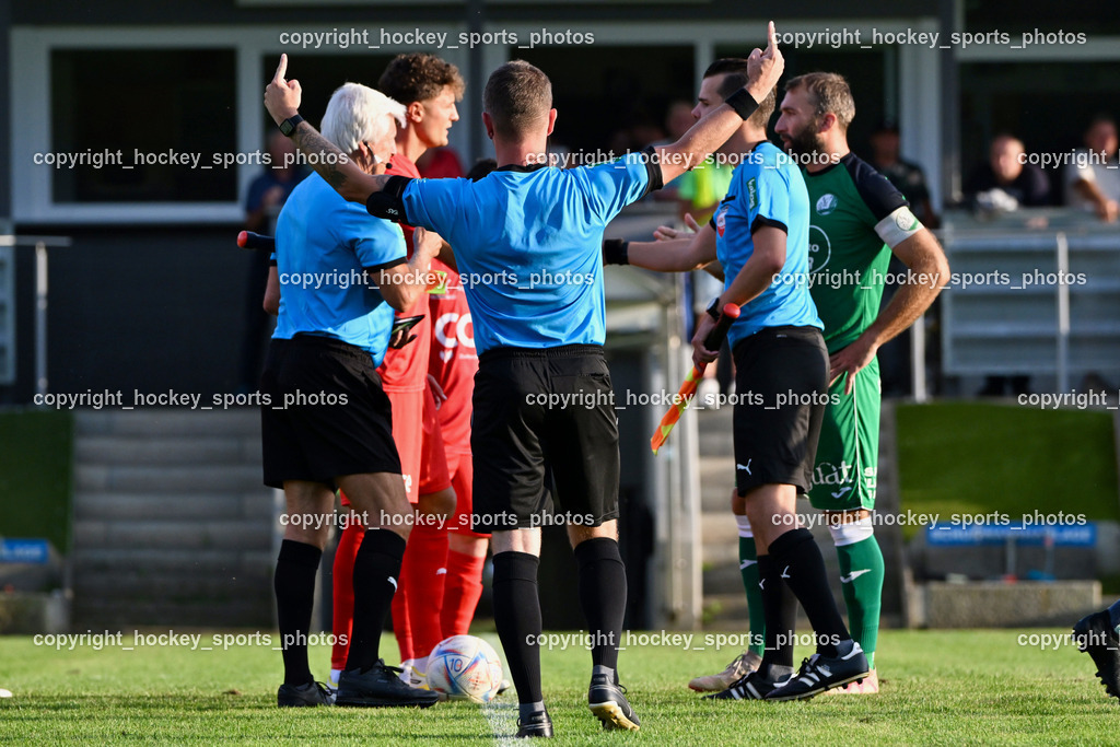 FC Lendorf vs. SC St.Veit | #15 Philipp Höberl St.Veit, Wolfgang Pichler, Christof Perchtold Referee, Emanuel Johann Kulterer Referee, Münzwurf, #17 Mario Zagler FC Lendorf, FC Lendorf vs. SC St.Veit, FC Lendorf vs. SC St.Veit am 17.08.2024 in Lendorf (Thomas Morgenstern-Arena), Austria, (Photo by Bernd Stefan)