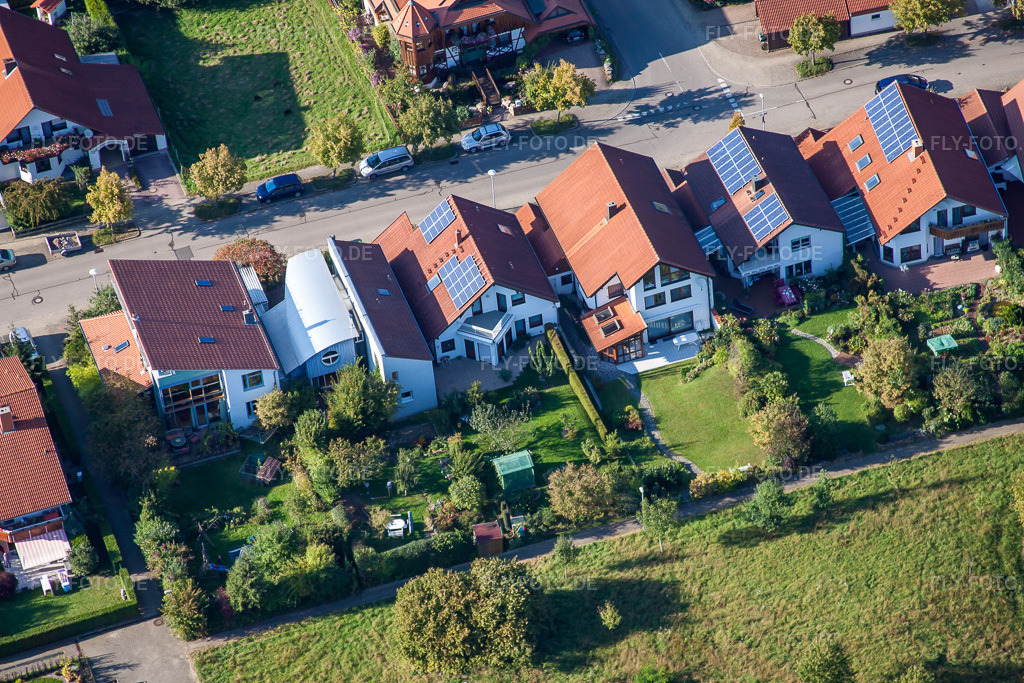 Luftbild: Mozartstr im Ortsteil Langensteinbach in Karlsbad im Bundesland Baden-Württemberg in Deutschland. Foto: IMG_45175.jpg vom 21.09.2011 durch Werner Riehm/FLY-FOTO.de