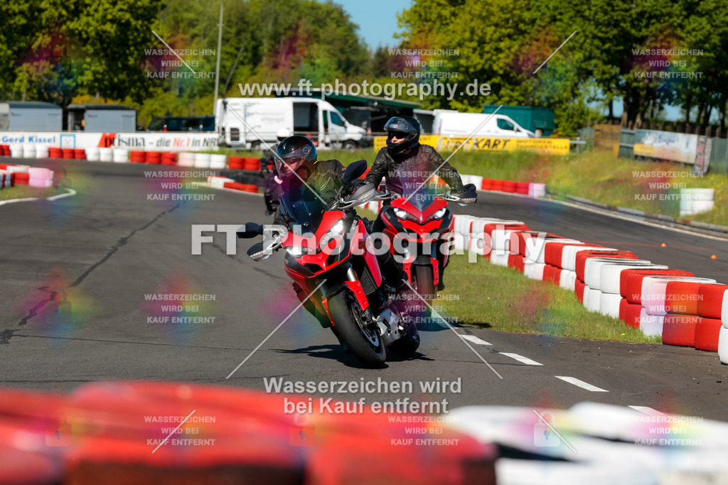 Moto-TeamOBK-21652 | Hier findet Ihr Bilder von Touristenfahrten auf der Nürburgring Nordschleife oder von anderen Veranstaltungen die ich besucht habe. Viel Spass beim Durch Schauen 