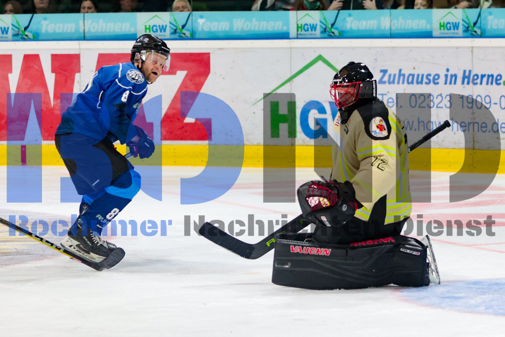 Benefiz-Eishockeyspiel der Polizei Bochum gegen die feuerwehr Duisburg {date} -  | {headline}



(Foto: Sebastian Sendlak / BOND)

 - Realisiert mit Pictrs.com