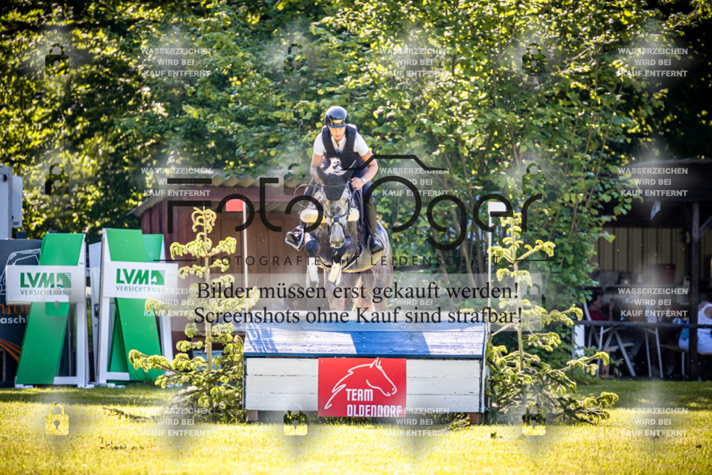 2026-05 - Melle Oldendorf-3-0076 | Entdecke hochwertige Reitturnierfotos von Foto Oger. Professionell, emotional und authentisch – jetzt Lieblingsmomente im Shop bestellen.Deutschlandweite Turnierfotografie. - Realisiert mit Pictrs.com