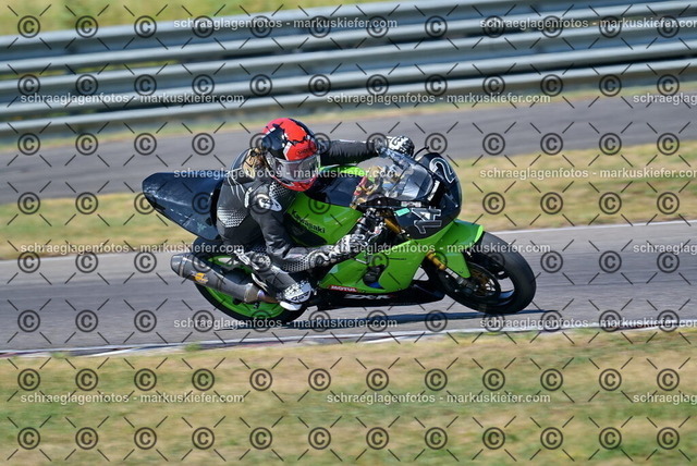 26bt04-1025 | markuskiefer.com - Realisiert mit Pictrs.com