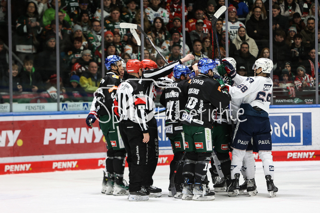 Augsburger Panther - Adler Mannheim | Dicke Luft vor dem Tor von Markus KELLER (AEV #35) / Rudelbildung