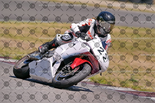 26bt04-1182 | markuskiefer.com - Realisiert mit Pictrs.com
