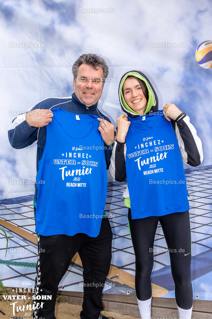 2022-00063132-Vater-Sohn-Turnier-Teamfotos-2 | 26.05.2022; Berlin Foto: Gerold Rebsch - www.beachpics.de