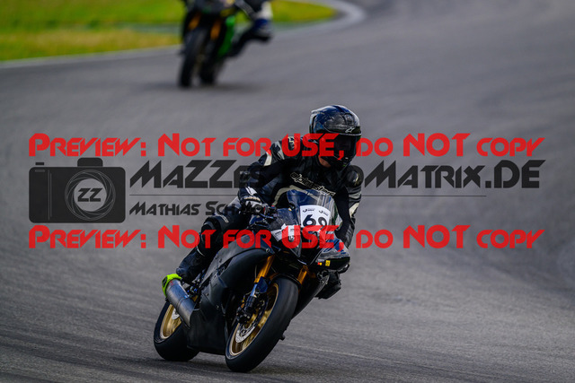 MaZZes_FotoMatrix_240615_6007705_7891 | GELB