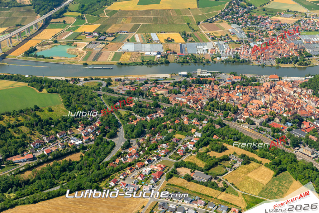 Das Luftbild zeigt :  Marktbreit - Die Luftaufnahme wurde 2023 vom UL-Flugzeug aus erstellt ( keine Drohne ) - Hochauflösende Luftaufnahme - Für grossformatige Ausdrucke geeignet. Die Geschenkidee !Mit Lizenz und Bildrechte bestellbar
