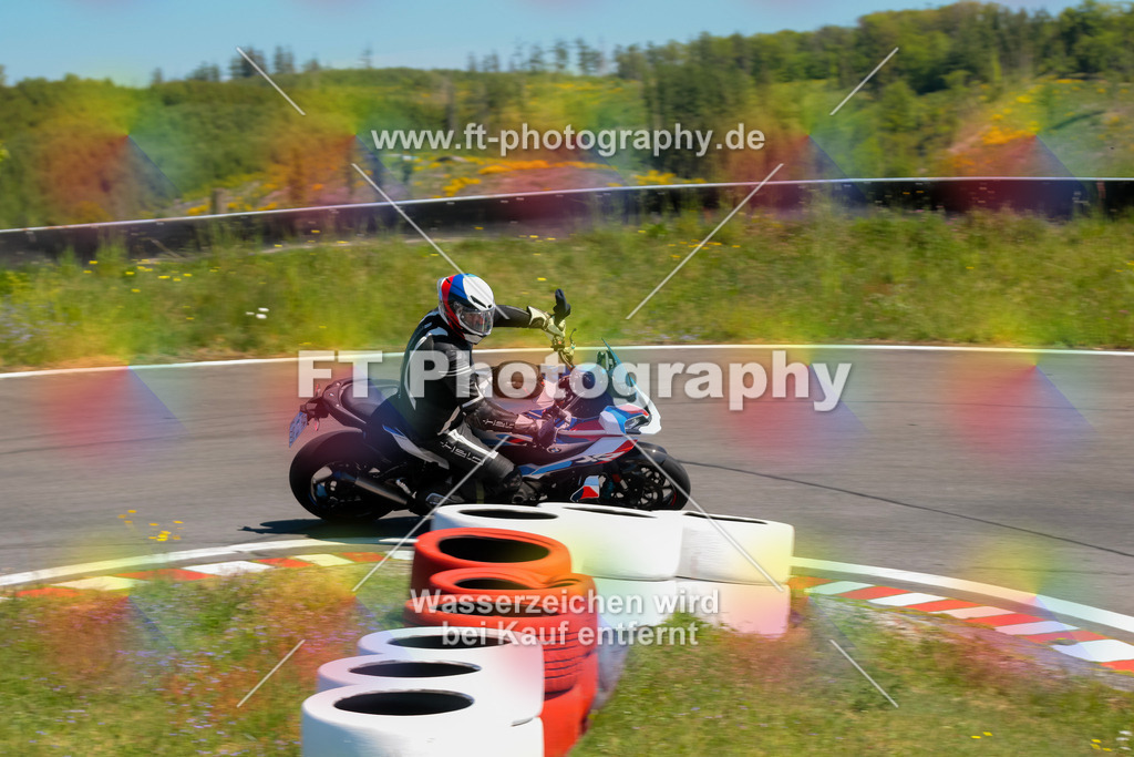 Moto-TeamOBK-21857 | Hier findet Ihr Bilder von Touristenfahrten auf der Nürburgring Nordschleife oder von anderen Veranstaltungen die ich besucht habe. Viel Spass beim Durch Schauen 