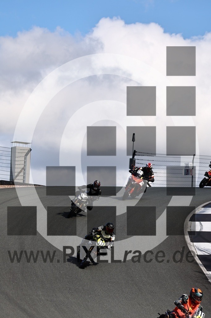 0113-20250915_00794 | Schöne Erinnerungen an spannende Momente - das festzuhalten ist unser Job. PIXELrace.de ist seit 2003 auf den Rennstrecken Europas unterwegs um die Action draußen beim Fahren und die wunderbare Stimmung imm Fahrerlager für euch einzufangen.