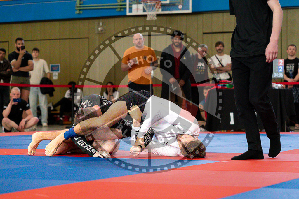 20250510PBB3304 | Athletes compete during the JJLG Berlin Open Jiu-Jitsu Championship on May 10, 2025 in Berlin, Germany. © Chiara Dazi / photoblackbelt