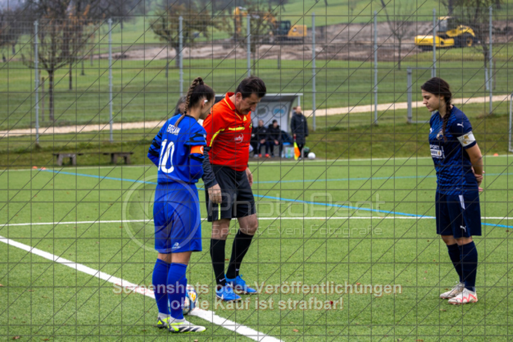 20251109_110106_0070 | #,TSV Eschenbach (blau) vs. ASV Eislingen (dunkelblau), Fussball, Frauen-Quali Bezirksliga - Bezirk Neckar/Fils, 08. Spieltag, Saison 2025/2026, Kunstrasenplatz, Schlater Straße, 73107 Eschenbach, 09.11.2025 - 11:00 Uhr,Foto: PhotoPeet-Sportfotografie/Peter Harich