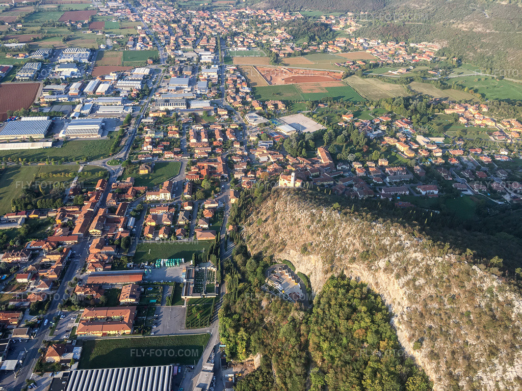 Aerial view: Church of Santa Giulia in Paitone in the state Brescia, Italy.Photo: IMG-135047.jpg taken on 09/23/2022 by Werner Riehm/FLY-FOTO.comResolution of the original: 4032 x 3024 px