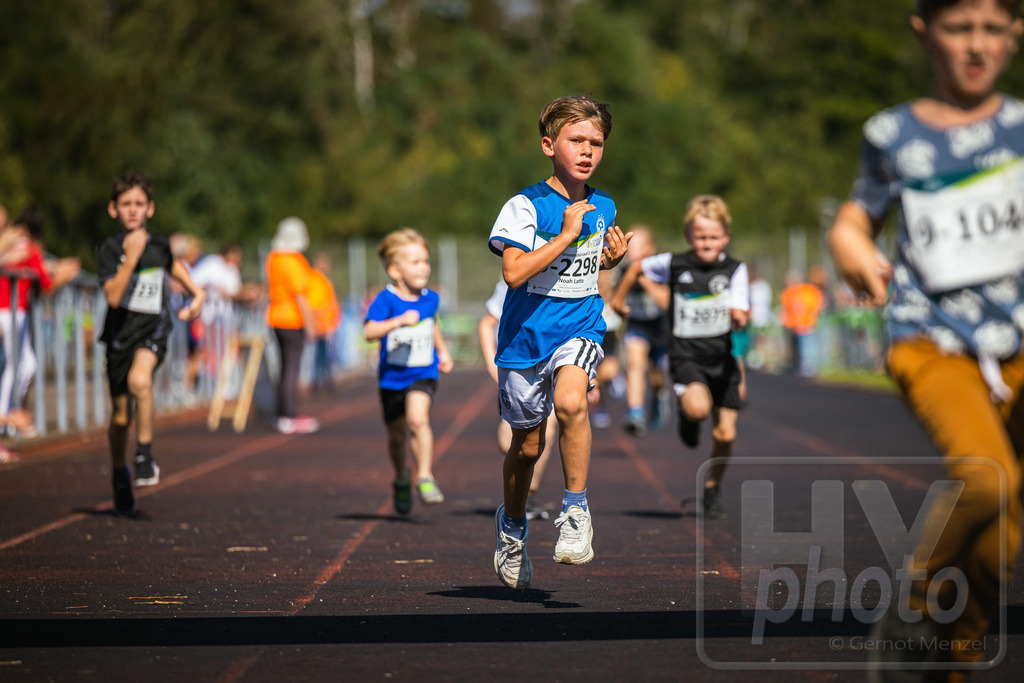 16. Hoywoj-CityLauf im Sportforum Hoyerswerda - 16.09.2023 | 1km VBH-Grundschul-Lauf 2. Klassen - Realisiert mit Pictrs.com
