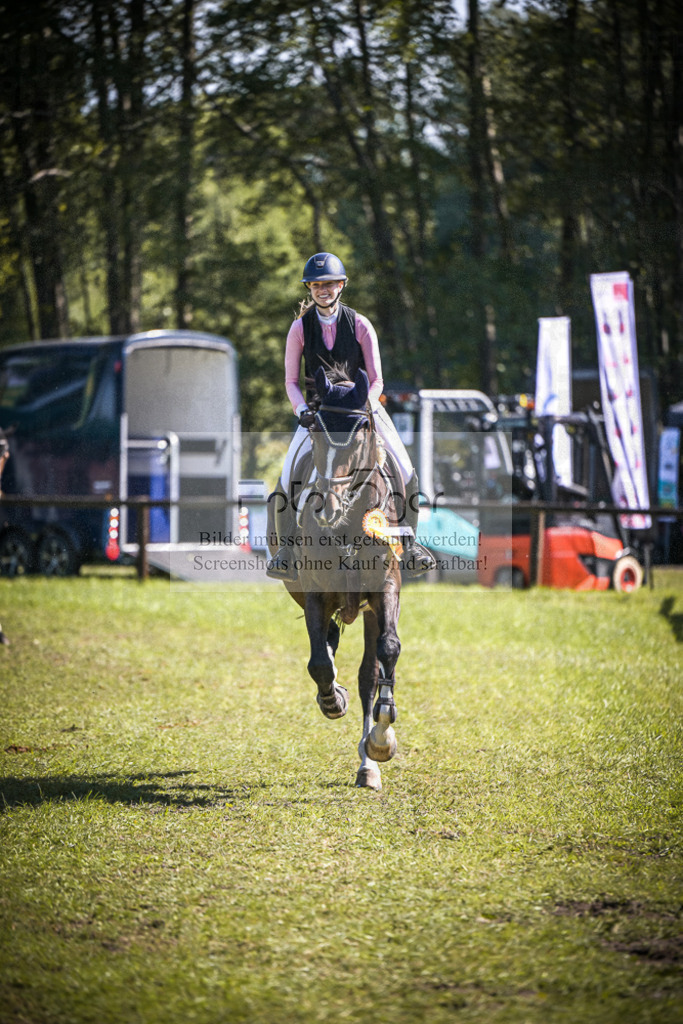 DOS_0076 | Entdecke hochwertige Reitturnierfotos von Foto Oger. Professionell, emotional und authentisch – jetzt Lieblingsmomente im Shop bestellen.Deutschlandweite Turnierfotografie. - Realisiert mit Pictrs.com
