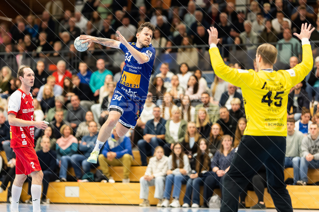 20251011_Picselweb-Fotografie_2R3_3256 | Marvin Michalczik (2, Ahlener SG), Daniel Polak (34, VfL Fredenbeck), Jonas Klama (45, Ahlener SG) - Realisiert mit Pictrs.com