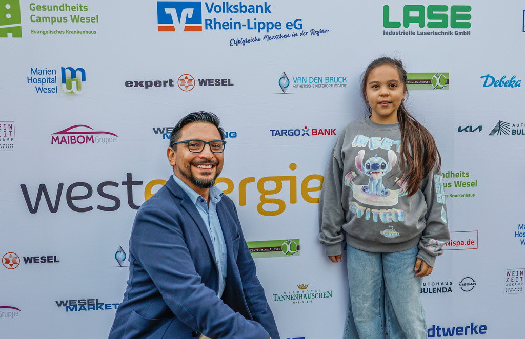 top-top.de 240913-221 | Foto, Video, Fotografie, Videografie, Fotobox, DJ, Discjockey, Musik, Musikbox, Veranstaltung, Photobooth, Amazon, Ebay, Buchtipp, Bestseller, Autor, Verlag, Buch, Wesel, Hamminkeln, NRW, Dinslaken, Rees, Drohne, Hochzeit, Party, Fotobox, Wesel, Fotograf