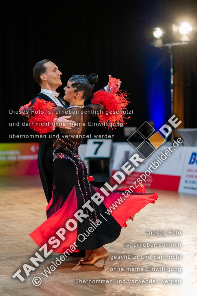 20250118-11895 | Hier finden Sie Tanz Bilder vom Latein und Standard Formationen tanzen. Sportbilder vom Tanzsport. Schöne Fotos und von Weltmeisterschaft, Europameisterschaft, Bundesliga, Regionalliga, Oberliga und Landesliga sowie von GOC Stuttgart, DanceComp, WM Bremen