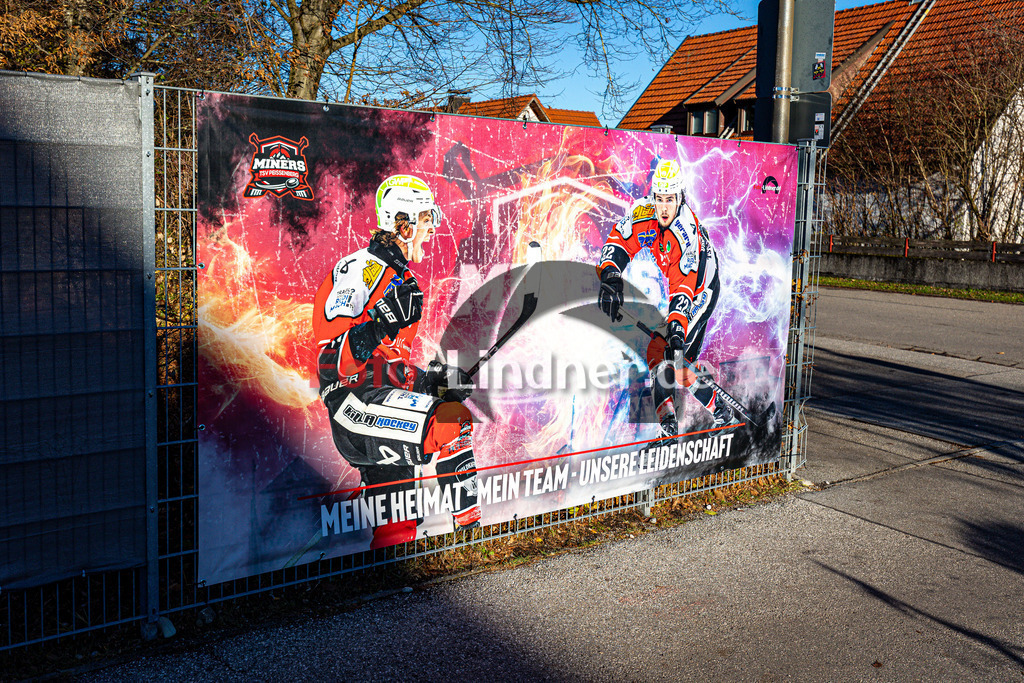 Gebäude | Eisstadion Peißenberg 2024/25, Gebäude, 20241115,Plakat am Eingang zum Stadion,2024-11-15 in Peißenberg (Eisstadion Peißenberg)Copyright: WolfgangxLindner foto-lindner.de