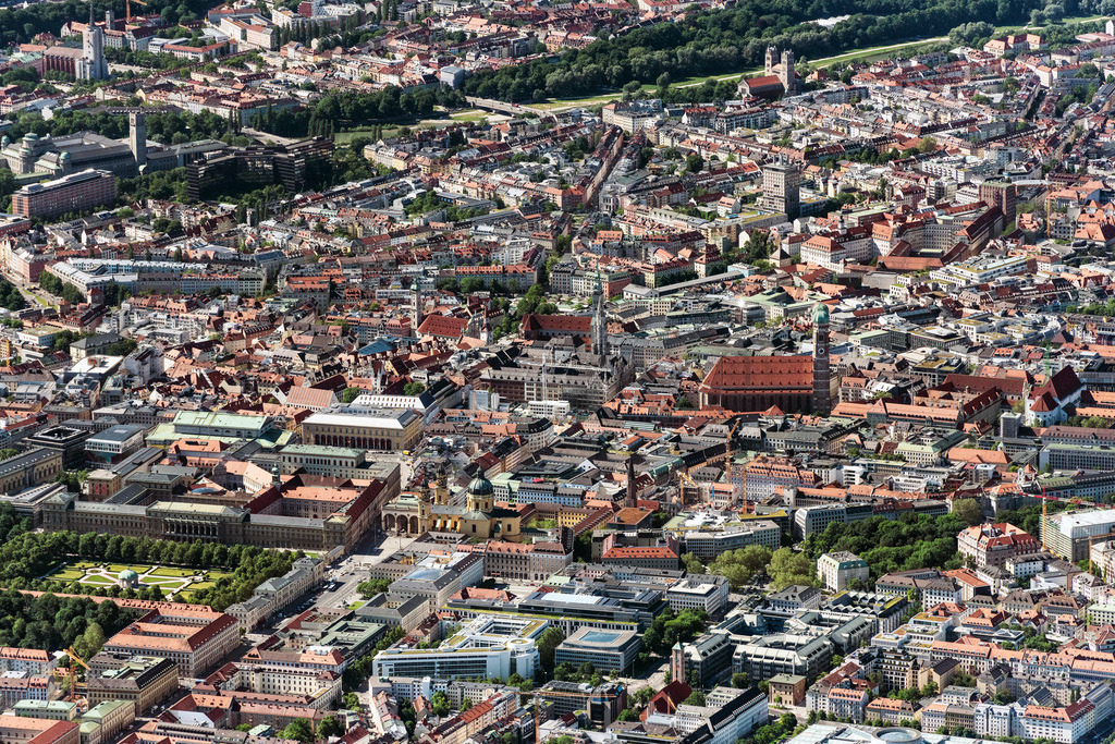 dr__0065239.jpg | MüNCHEN 15.06.2021 Stadtzentrum im Innenstadtbereich in München im Bundesland Bayern, Deutschland. // The city center in the downtown area in Munich in the state Bavaria, Germany. Foto: Daniel Reiter