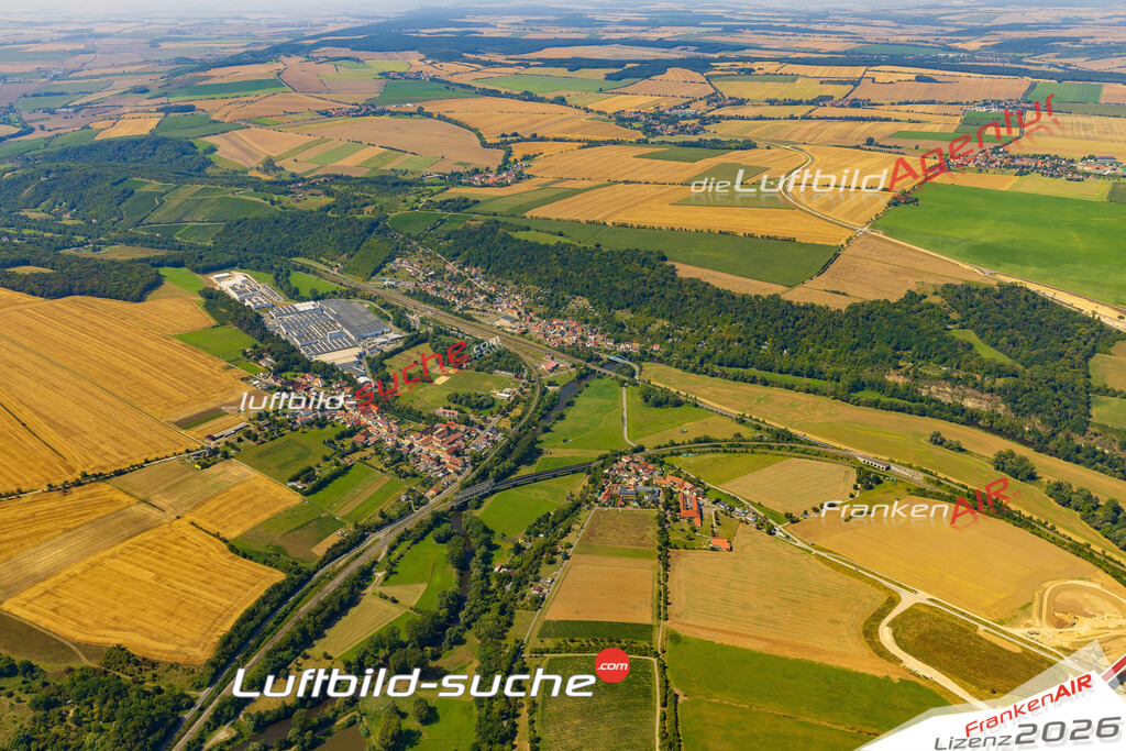 Luftbild der Stadt Großheringen - Die Luftaufnahme wurde 2025 vom UL-Flugzeug heraus erstellt ( keine Drohne ) - Hochauflösende Luftaufnahme - für professionelle Ausdrucke geeignet. Die Geschenkidee !Hier alle&nbsp;Infos zur Lizenzierung der LuftaufnahmeWir fliegen auch dieses Jahr wieder in Ihre Region um Luftbilder zu erstellen.- Luftbild anfragen