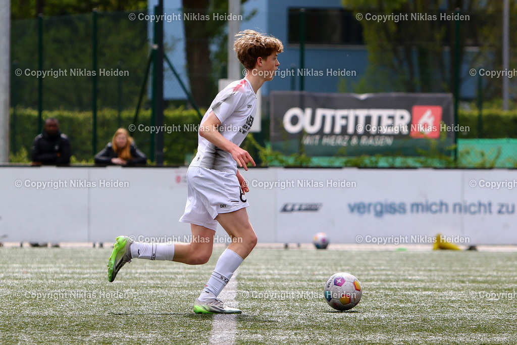 NH_EimsbüttelerTVU17_FCStPauliU16_U17Regionalliga_20042024 | #6 Paul Timo Schultz (FC St. Pauli U16, Sohn von Profitrainer Timo Schultz)

Fußball I Junioren I B-Junioren Regionalliga Nord I Saison 2023/2024 I 20. Spieltag I Eimsbütteler TV U17 - FC St. Pauli U16 I 20.04.2024 I Sportplatz Hoheluft