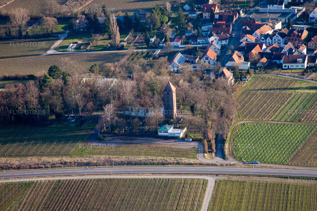 Luftbild: prot. Kirche am Friedhof im Ortsteil Wollmesheim in Landau im Bundesland Rheinland-Pfalz in Deutschland. Foto: IMG_62431.jpg vom 24.02.2014 durch Werner Riehm/FLY-FOTO.de