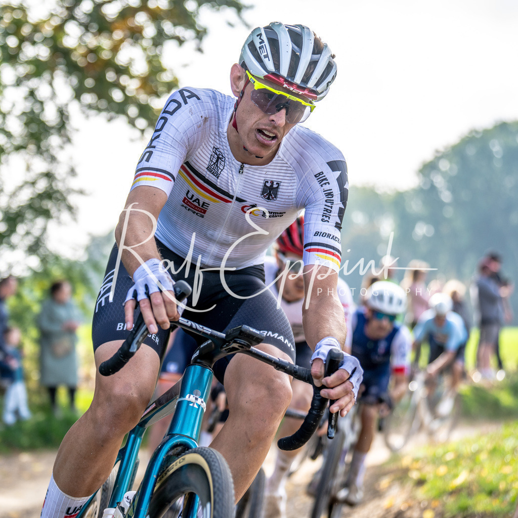 20251012_DSC02268 | Sportfotografie, Eventfotografie, Porträtfotografie, Radsport Fotograf, Triathlon Fotograf, Düsseldorf Fotograf, Köln Fotograf, Actionfotografie, Teamfotografie, Peoplefotografie, Business Portraits, Veranstaltungsfotografie, Reportagefotografie - Realisiert mit Pictrs.com