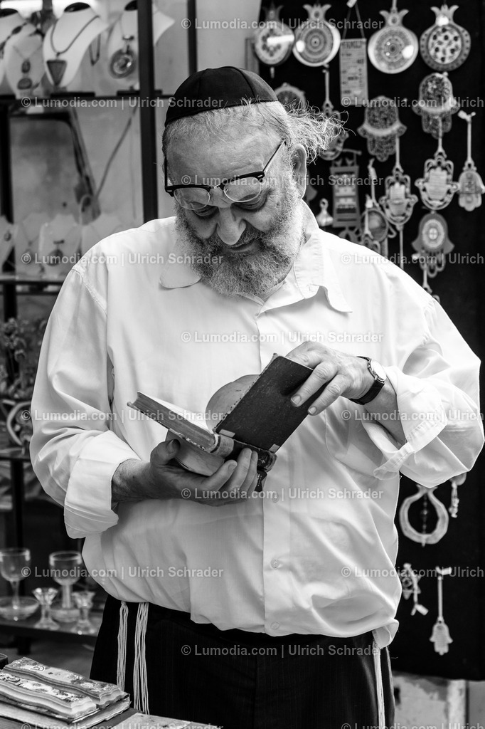 201608_Israel-104 | Altstadt von Safed im Norden Israels. „Auch alte heilige Bücher haben einen besonderen Geruch!“ - Realisiert mit Pictrs.com