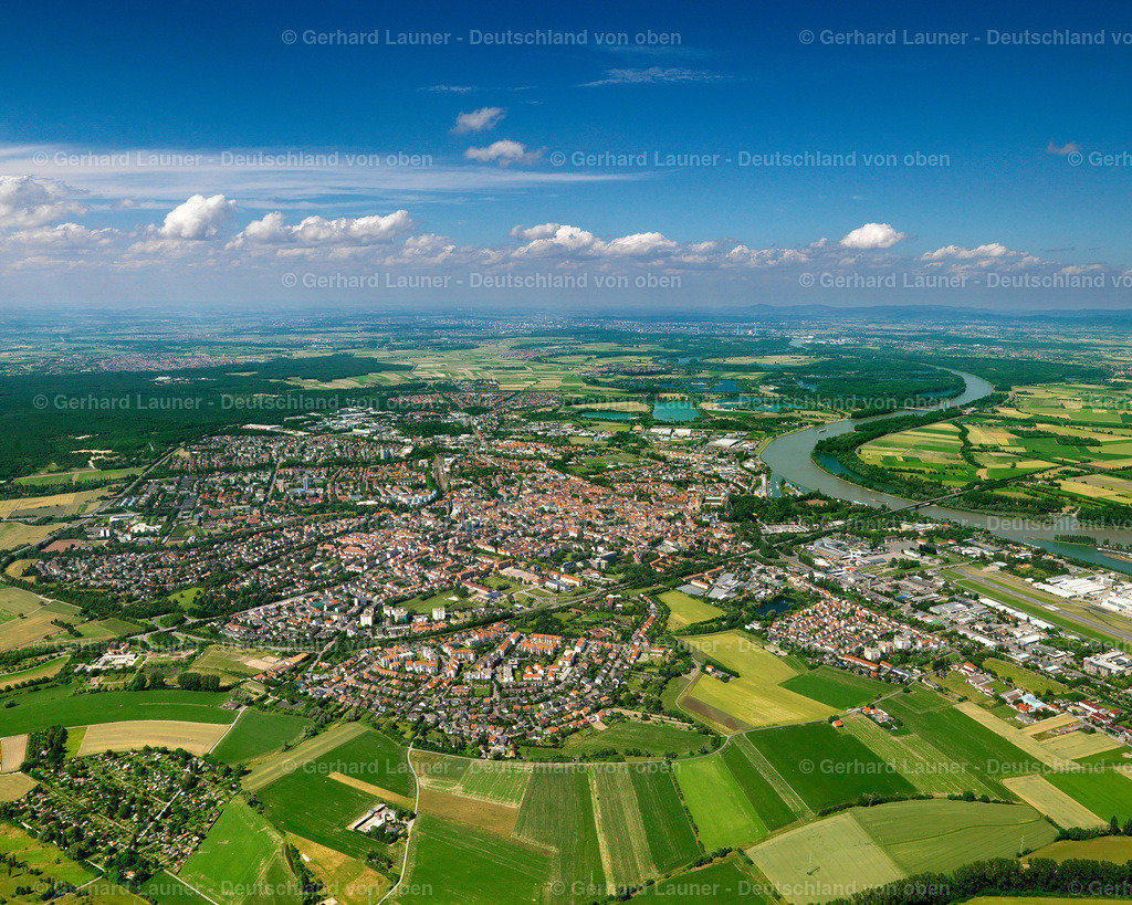2739771 | Online-Shop für Luftbilder aus Deutschland. Seit über 45 Jahren baut Gerhard Launer das Luftbildarchiv mit unterschiedlichsten Themen stetig weiter aus.