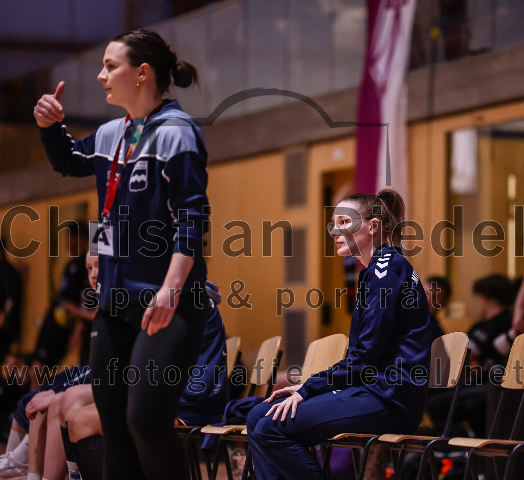 2025-02-15_040_SpVgg_Altenerding_gegen_MTV_Pfaffenhofen | Erding, Deutschland, 15.02.2025:Handball, Bezirksoberliga Frauen Altbayern 2024 / 2024, 14. Spieltag, SpVgg Altenerding gegen MTV Pfaffenhofen, Endergebnis: 27:23Eva Künzel (MTV Pfaffenhofen), Anne Hähl (MTV Pfaffenhofen, #)Foto: Christian Riedel / fotografie-riedel.net