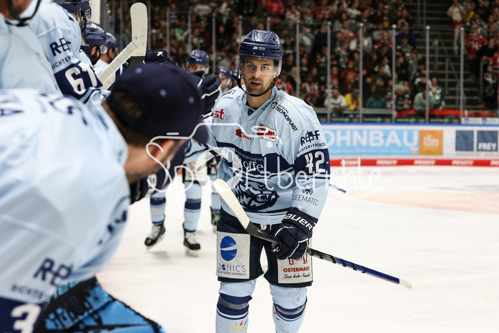 Augsburger Panther - Straubing Tigers | Cole FONSTAD (STR #42) jubelt nach seinem Tor zum 0-4 / Torschuetze / Jubel / Freude