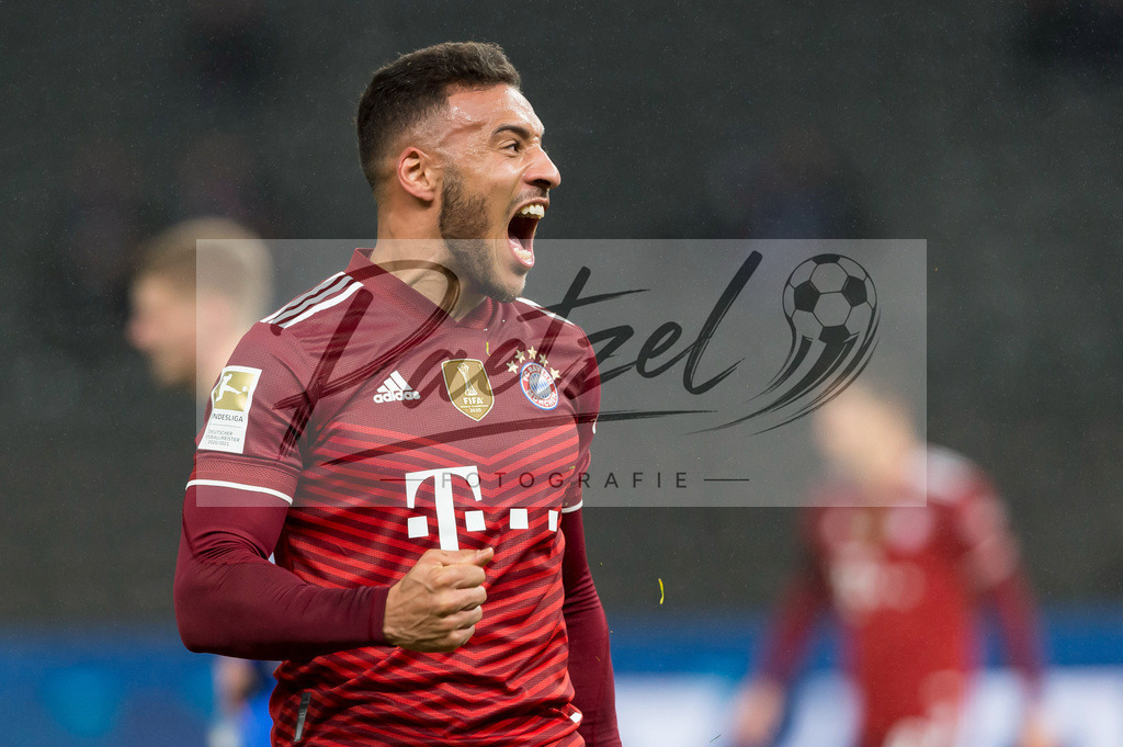 BSCFCB20220123_075 | Fussball, Herren: Corentin Tolisso (FC Bayern Muenchen) Torjubel, jubelt nach seinem Treffer zum 0:1 bei dem Spiel der 1. Bundesliga zwischen Hertha BSC und FC Bayern Muenchen im Olypiastadion am 23.01.2022 in Berlin, Deutschland.DFB / DFL REGULATIONS PROHIBIT ANY USE OF PHOTOGRAPHS AS IMAGE SEQUENCES AND/OR QUASI-VIDEO. - Realisiert mit Pictrs.com