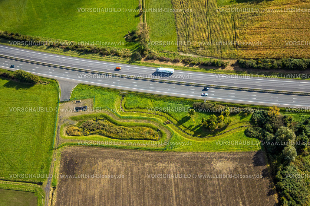 Hamm241008192 | Luftbild, Autobahn A2 mit Bachlauf unter der Autobahn, an der Brücke Horsthölterweg, Uentrop, Hamm, Ruhrgebiet, Nordrhein-Westfalen, Deutschland