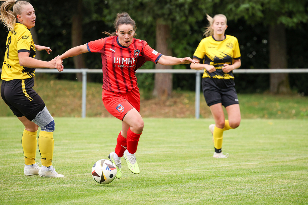 Fußball I FRAUEN I Saison 2025-2026 I Freundschaftsspiel I SGM Ebnat-Waldhausen - 1FC Heidenheim 1846 2 I_250823_2093 | Fotopresso – Sportfotografie in Heidenheim & Umgebung. Professionelle Sportfotografie für unvergessliche Momente. Dynamische Action-Shots, emotionale Szenen & hochwertige Bilder. - Realisiert mit Pictrs.com