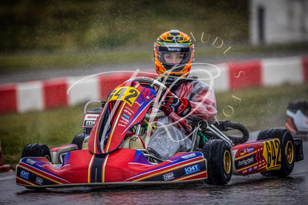 2adc748b504b4ffba4b50e27692b6a41 | traudl_s_fotos