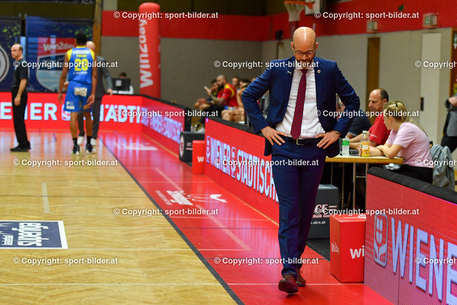 AUT, BSL, Basketball Flyers Wels vs SKN St.Poelten | 22.10.2022, Raiffeisen Arena Wels, AUT, BSL, Flyers Wels vs SKN St.Poelten, im Bild Sebastian Waser, Head Coach Flyers Wels (Flyers)


// BSL, Basketball Super League Match between Raiffeisen Flyers Wels and SKN St.Poelten in Wels, Austria on 2022/10/22