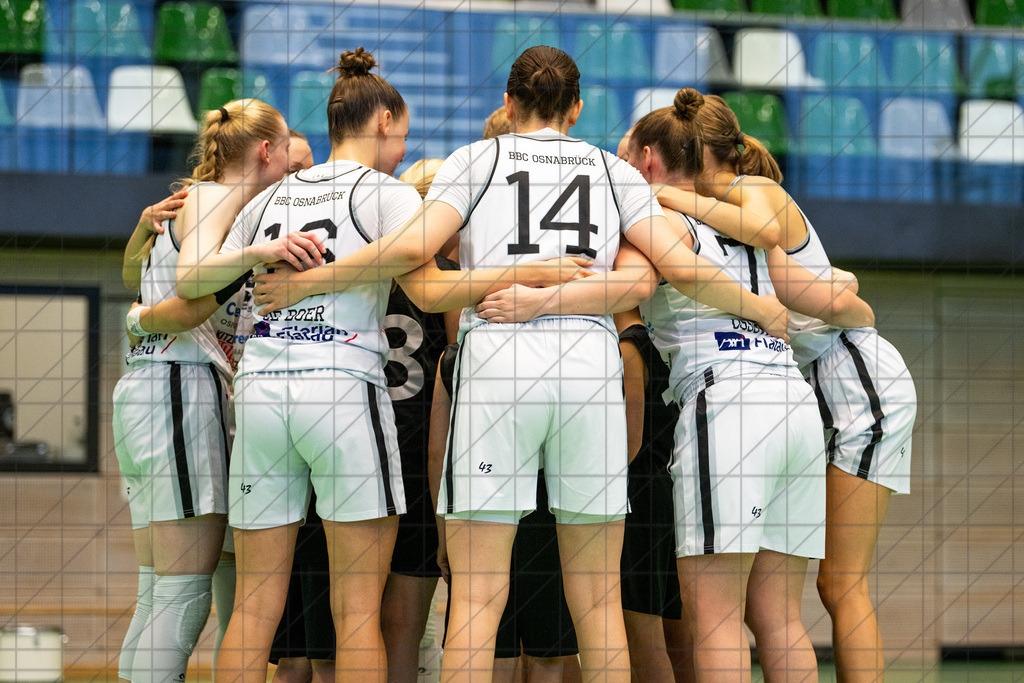 2. DBBL Nord 24/25 | 20.10.2024 | BBC OS vs. Eimsbütteler TV | 2. DBBL Nord 24/25 | 20.10.2024 | BBC OS vs. Eimsbütteler TV - - - - - CREDIT, www.bullenfotos.de, Martin König, Hörner Weg 40, D-49078 Osnabrück, +4917663732967, Nutzung und Weitergabe nur zu den vereinbarten Zwecken. Presseanfragen an Urheber. Alle Rechte beim Urheber. - - - - - - Realisiert mit Pictrs.com