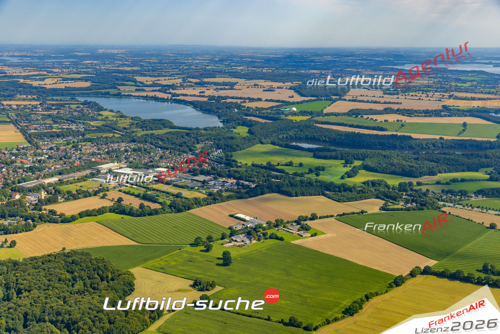 Neue Luftbildaufnahme der Stadt Wankendorf - Das Luftbild wurde 2025 vom UL-Flugzeug heraus erstellt ( keine Drohnenaufnahme ) - Hochauflösende Luftaufnahme - für Wandbilder und großformatige Ausdrucke geeignet. Das besondere Geschenk!Hier alle&nbsp;Infos zur Lizenzierung der LuftaufnahmeWir fliegen auch dieses Jahr wieder in Ihre Region um Luftbilder zu erstellen.- Luftbild anfragen
