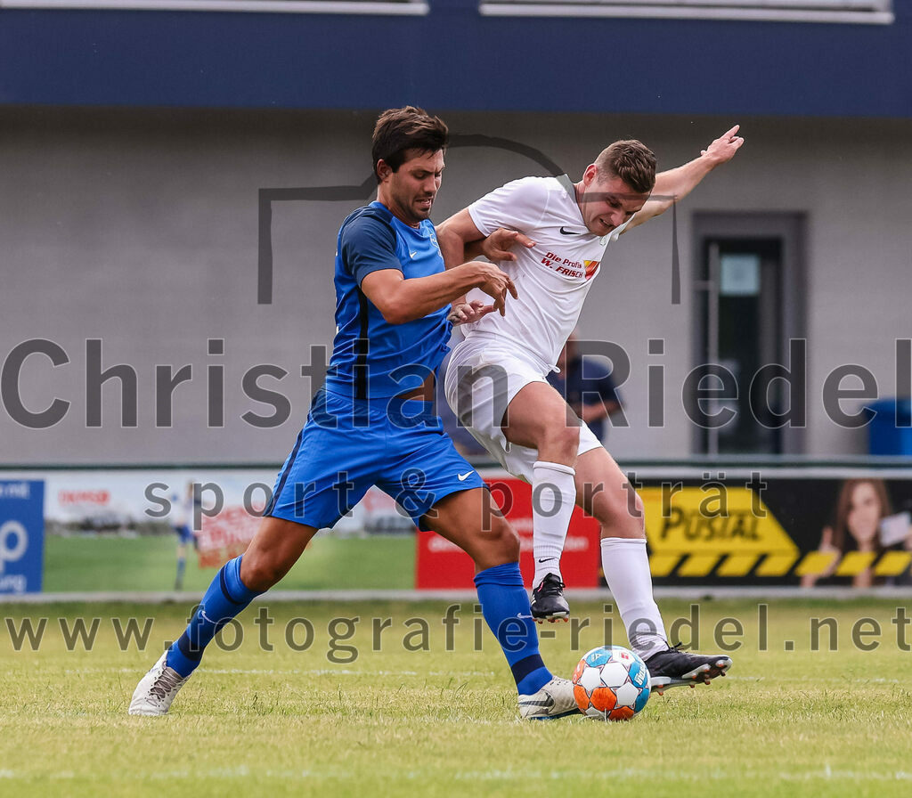 2023-06-30_075_FC_Langengeisling_gegen_VfB_Forstinning | Erding, Deutschland, 30.06.2023:
Fußball, Bezirksliga Oberbayern Ost 2023 / 2024, Testspiel, FC Langengeisling gegen VfB Forstinning, Endergebnis: 3:0

Kilian Stenzel (FC Langengeisling, #32), Niko Papatzimos (VfB Forstinning, #11)

Foto: Christian Riedel / fotografie-riedel.net