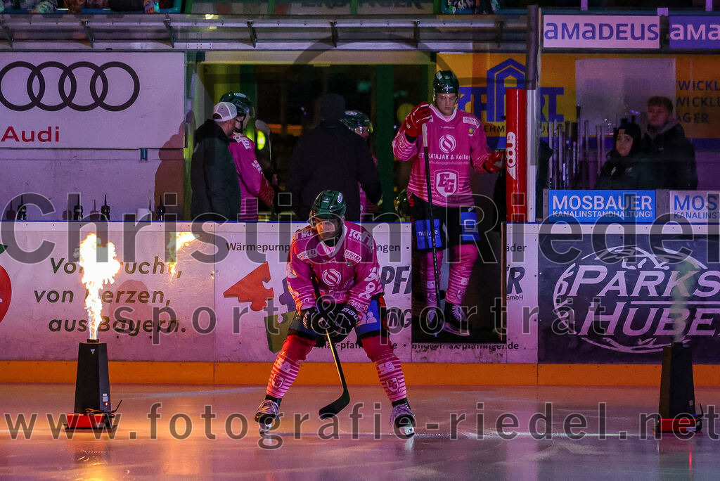 2025-10-28_004_TSV_Erding_gegen_Toelzer_Loewen | Erding, Deutschland, 28.10.2025:Eishockey, Oberliga Süd 2025 / 2026, 13. Spieltag, TSV Erding gegen Tölzer Löwen, Endergebnis: 2:5Paul Pfenninger (Erding Gladiators, #58)Foto: Christian Riedel / fotografie-riedel.net