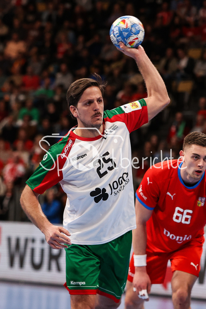 Tschechien - Portugal | Antonio AREIA (POR #25) am BAll / Freisteller / Einzelfoto