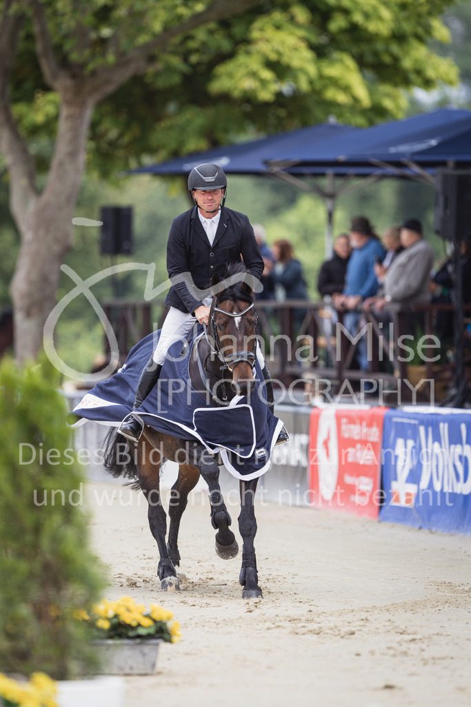 230730_BHO_M2-Spr_2-515 | Deine schönsten Turniermomente als professionelle Fotos! Entdecke hochwertige Pferdesport-Fotografie im Online-Shop. Jetzt Fotos finden & bestellen!