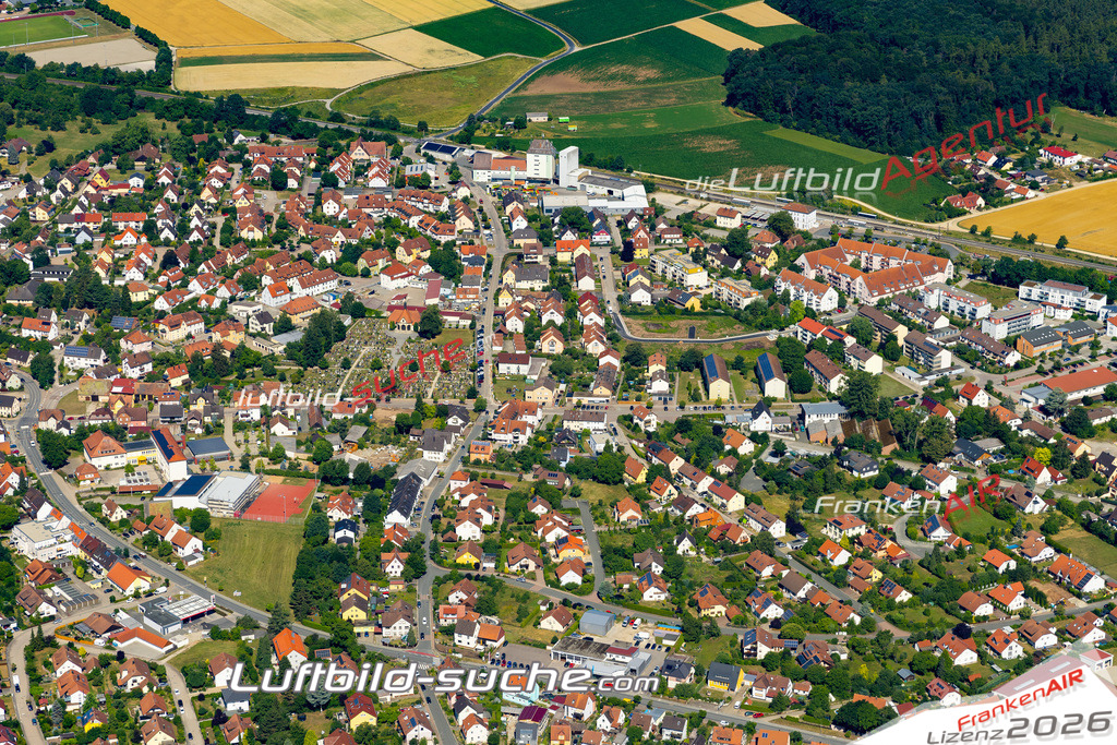 Aktuelles Luftbild von  Heilsbronn - Die Luftaufnahme wurde 2022 mittels UL-Flugzeug erstellt ( keine Drohne ) - hochauflösende Kamera-Systeme von  Canon -Beste Qualität - Für grossformatige Ausdrucke geeignet. Die Geschenkidee !