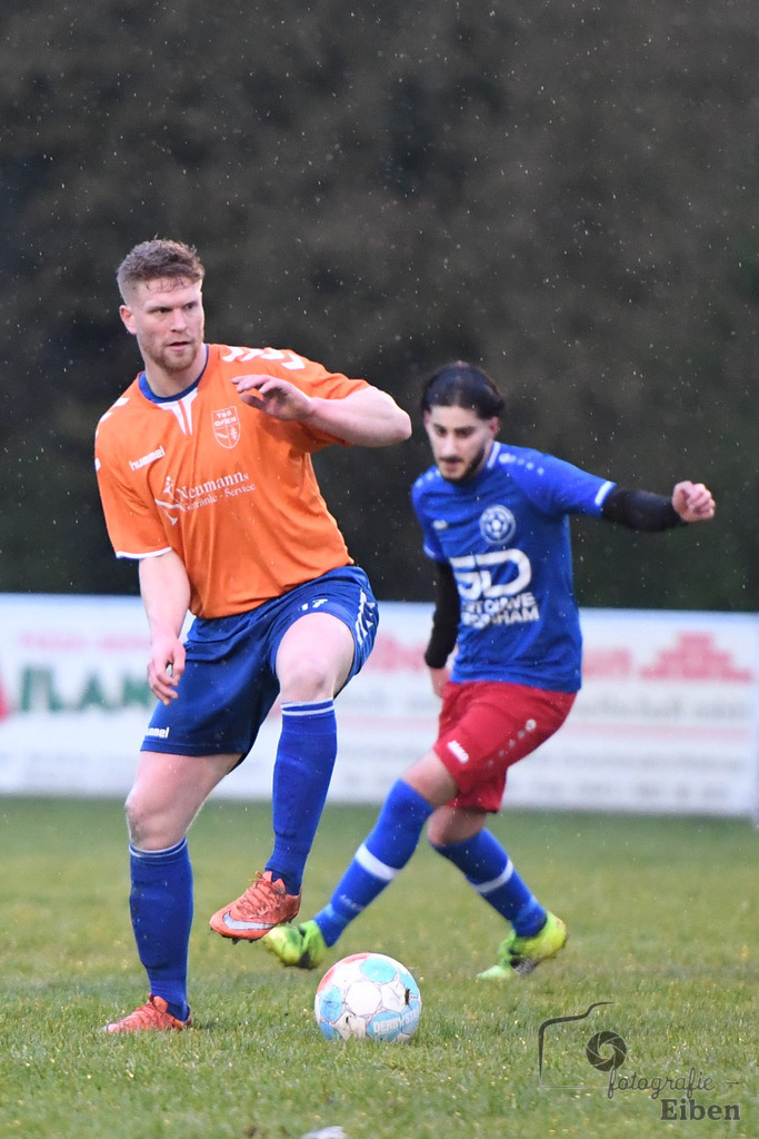 TuS Ofen-1.FC Nordenham | Herren Kreispokal; TuS Ofen (orange)-1.FC Nordenham (blau) am 12.04.2023; in Ofen (), Photo: Philip Eiben 2023 - Realisiert mit Pictrs.com