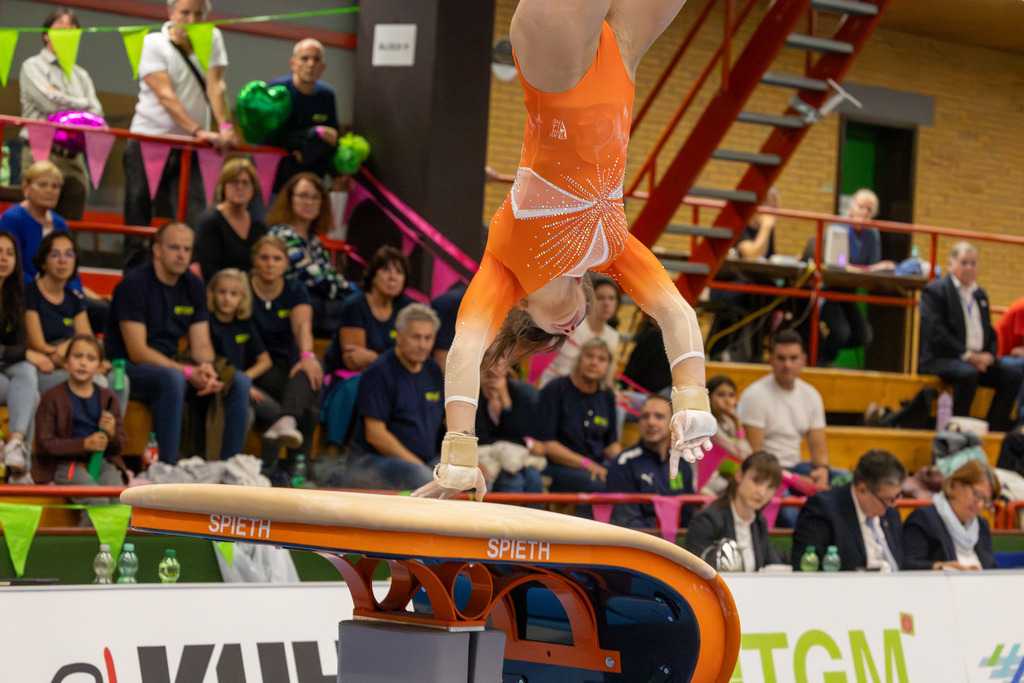 Deutsche Turnliga DTL (Bundesliga) der Frauen, 3. Wettkampftag 2025 in Ketsch***Maja Graf (TG Karlsruhe-Söllingen) am Sprung | Deutsche Turnliga DTL (Bundesliga) der Frauen, 3. Wettkampftag 2025 in Ketsch***Maja Graf (TG Karlsruhe-Söllingen) am Sprung - Realisiert mit Pictrs.com