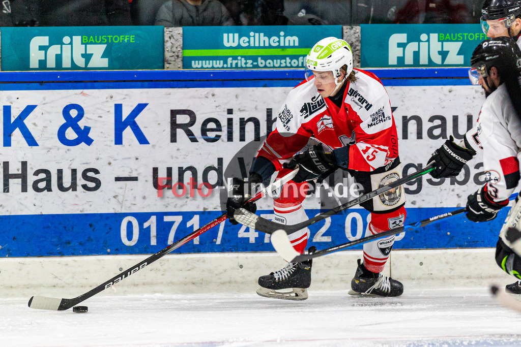 Spiel 3 Finale TSV Peißenberg Miners vs EHC Königsbrunn | Eishockey Bayernliga Playoffs 2023/2024, Spiel 3 Finale TSV Peißenberg Miners vs EHC Königsbrunn, 20240328,
Ryan MURPHY (Miners 15) in Aktion,
2024-03-28 in Peißenberg (Eisstadion)
15 Ryan MURPHY (Miners 15)
Copyright: WolfgangxLindner foto-lindner.de