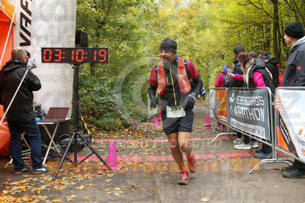 251026_1312_EX1_2813 | Sportfotografie im Rhein-Sieg Kreis, Köln, Bonn, NRW, Rheinland Pfalz, Hessen, etc. Unser Tätigkeitsfeld umfasst den Laufsport vom Volkslauf über den Marathon, Duathlon, Triathon bis zum Ultralauf wie Kölnpfad Ultra oder Schindertrail.